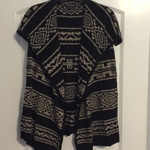 Cable & Gage Black and Tan sweater vest size XL.